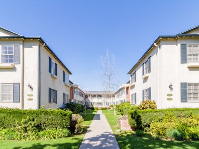 515 San Vicente Blvd APT D, Santa Monica, CA, 90402