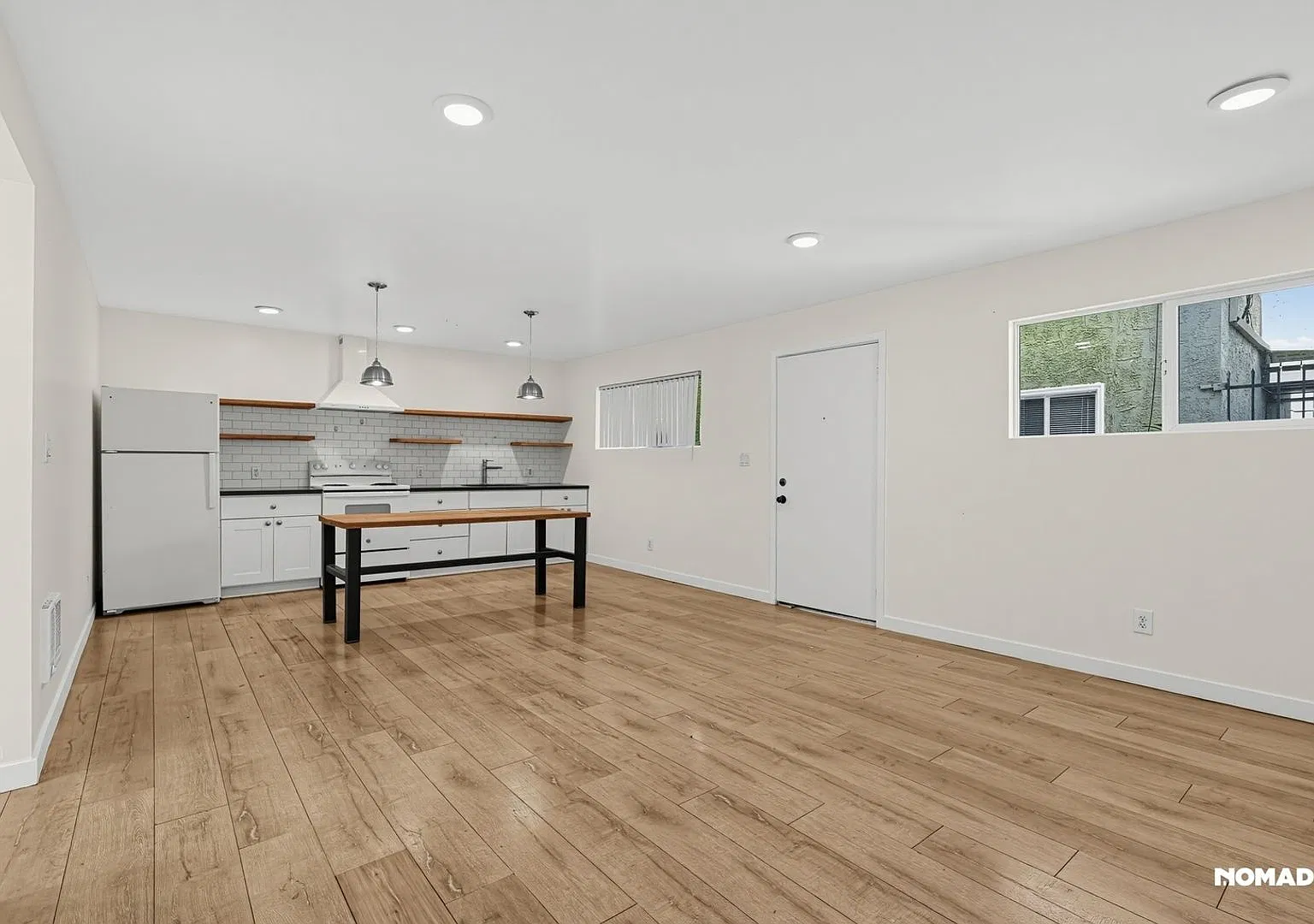 Charming 2BR Duplex in Long Beach — Photo 3