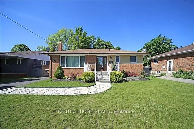 580 Taplow Cres — Photo 1