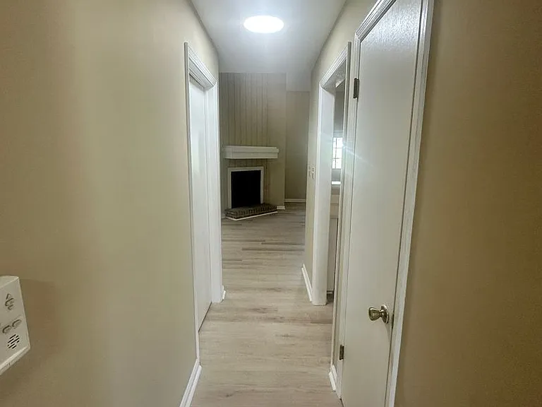 2738 Tyndall Dr — Photo 8