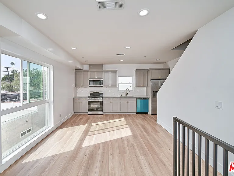 1108 Queen Anne Pl — Photo 4