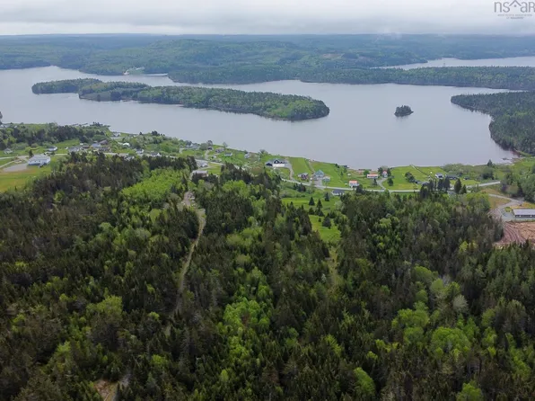 8652 Pepperell St, Richmond, NS B0E 3B0