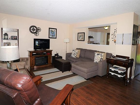 3rd image of 7659 Kelvinway Dr