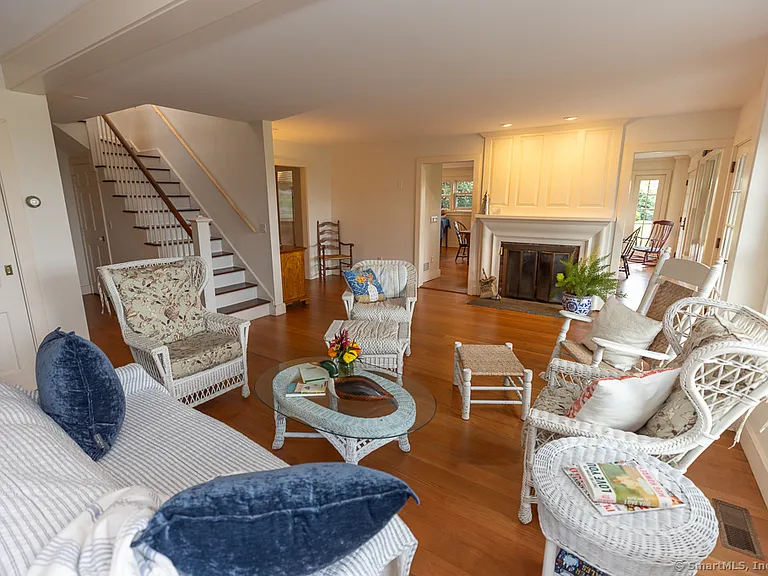 17 Agawam Ave — Photo 5