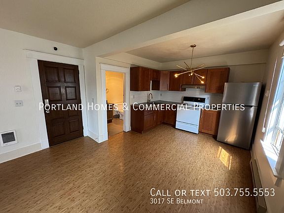 5th image of 3017 SE Belmont St