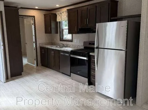 17 Austin Dr, Orono, ME 04473