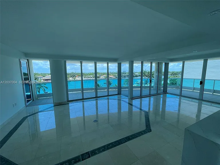 5025 Collins Ave #601 — Photo 2