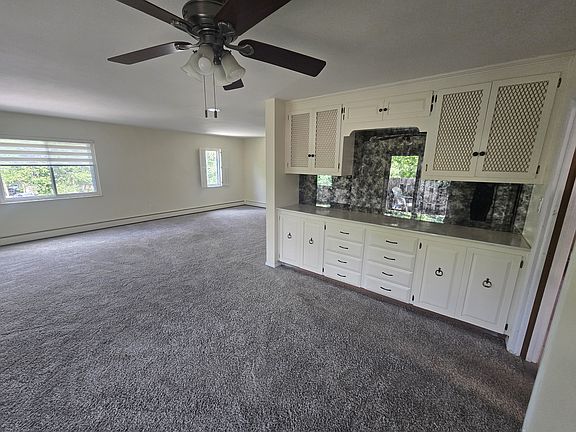 5th image of 61 Newport Cir #A