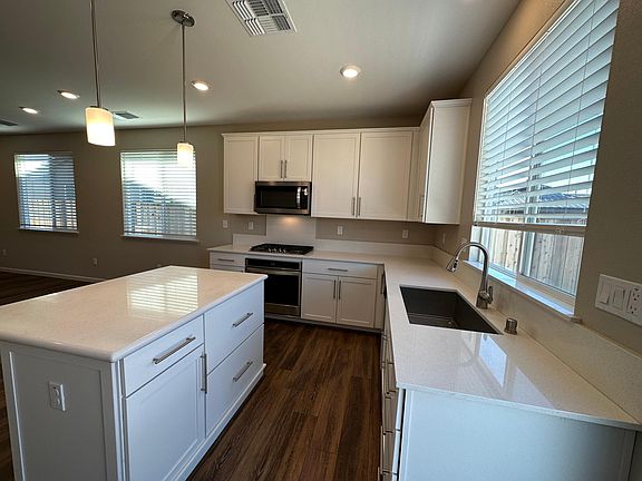 5th image of 2874 Kings Way