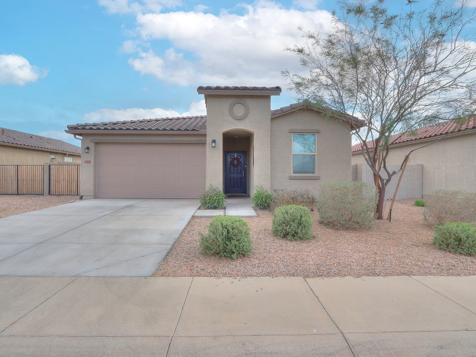 3 bed, 1896 sqft, $1,900 — Photo 2