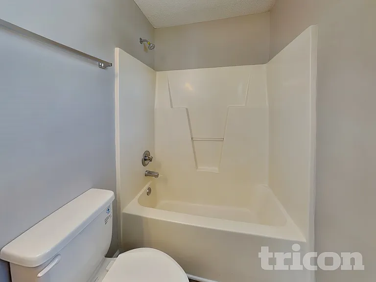 4409 Woodlawn Dr — Photo 10