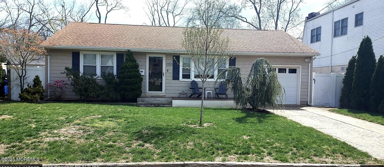 1220 Sunset Ave photo 1