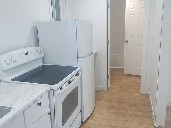 2nd image of 123 W Alder St #2