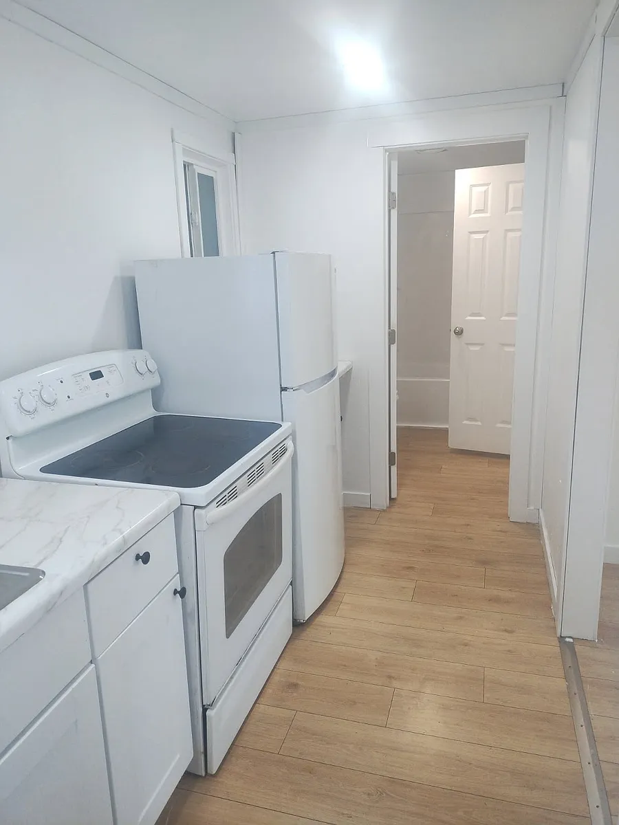 Building Photo - 123 W Alder St #2