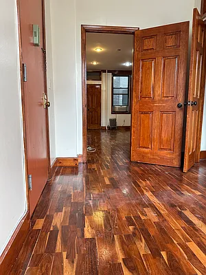 Rented by Ambassador Realty Co | media 6