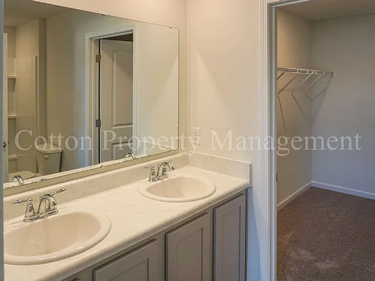 602 Draymore Dr NE — Photo 14