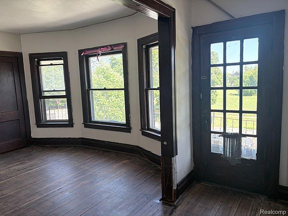 4th image of 4031 Garland St