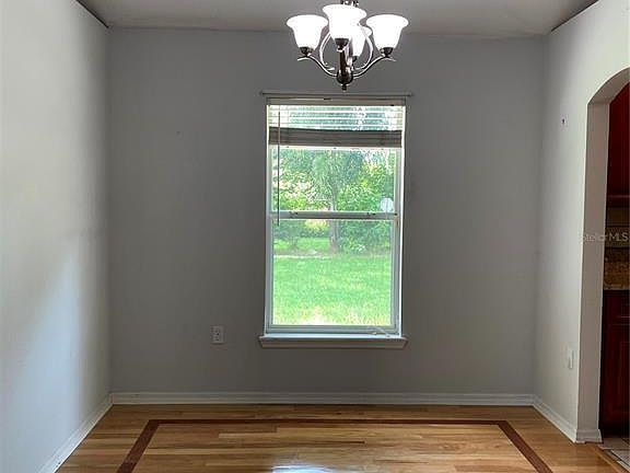 4th image of 880 Pecan Ct