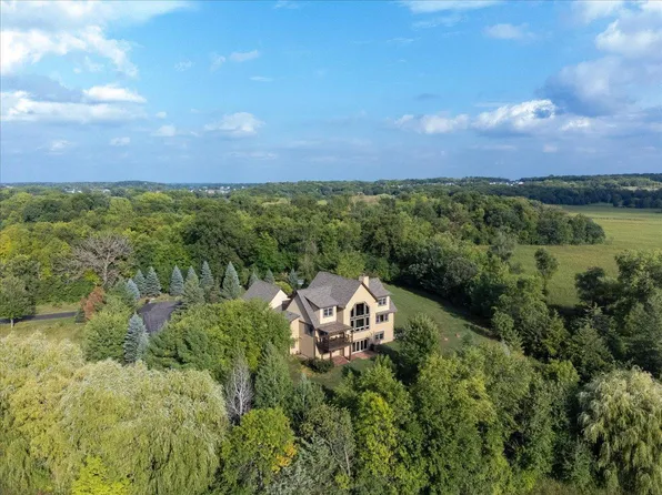 7475 Farmhill Dr, Mound, MN 55364