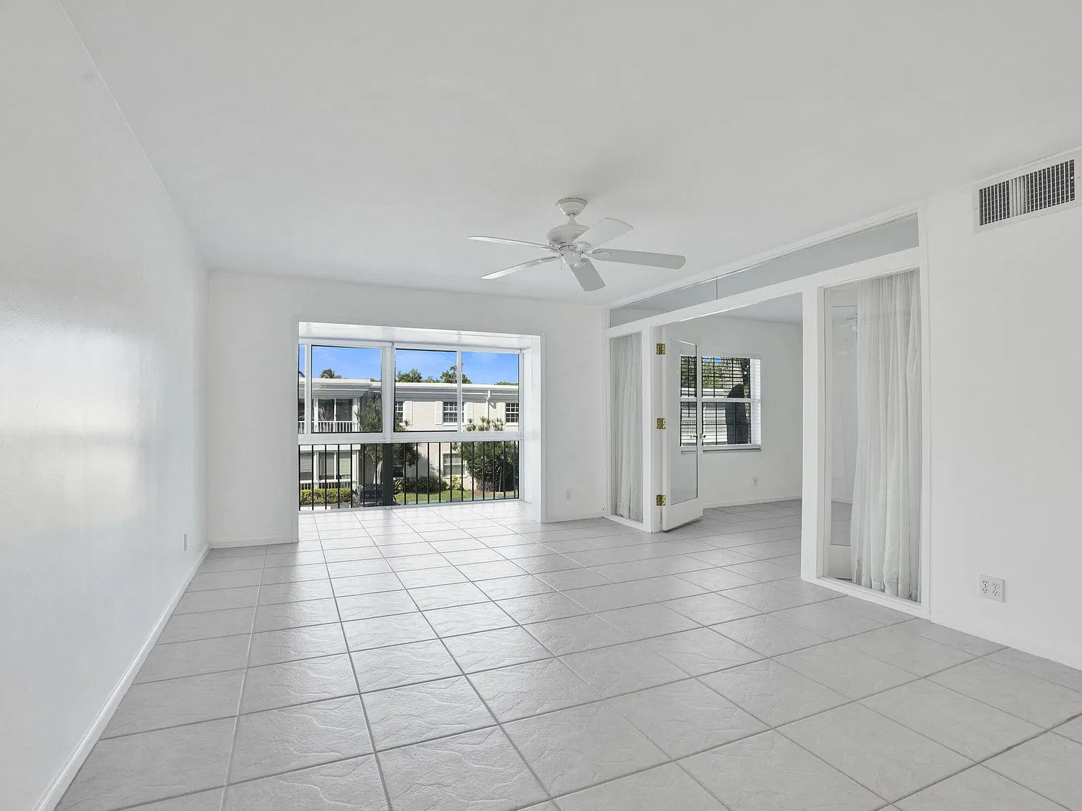 Bay Colony Club — Photo 2