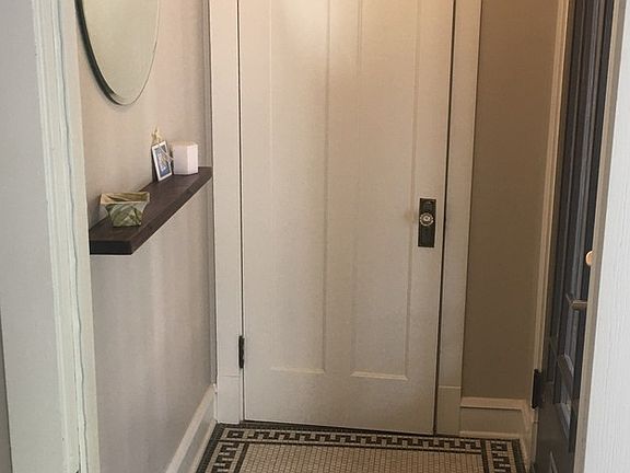 3rd image of 3937 N Claremont Ave