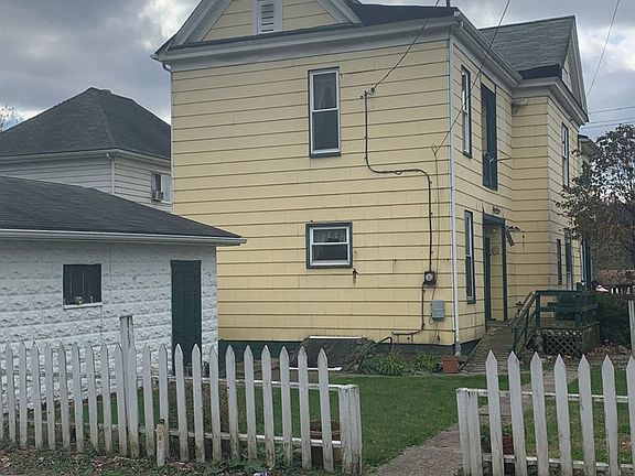 4th image of 216 Marshall St