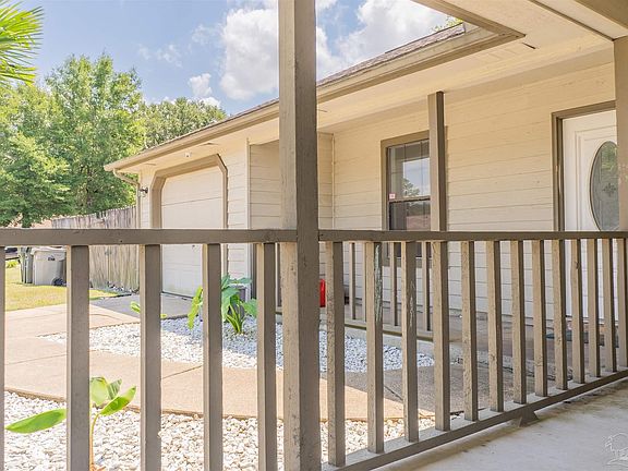 4th image of 403 Belle Chasse Way