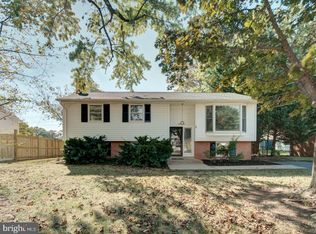 14725 Lock Dr, Centreville, VA 20120