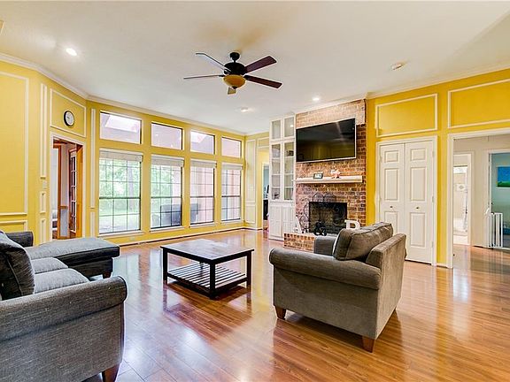 4th image of 616 Arbor Creek Dr