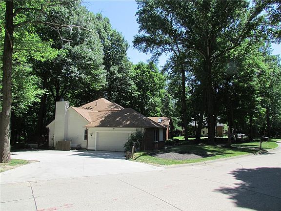 3rd image of 2410 River Oaks Dr