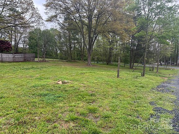 3rd image of 106 Fewell Dr