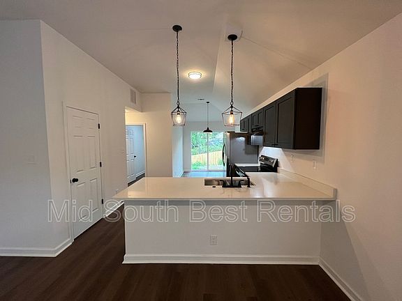 3rd image of 2756 Seaforth Cv