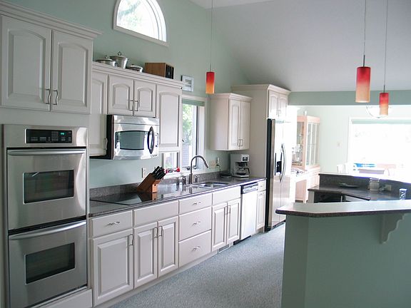 2nd image of 211 Oak Grove Dr