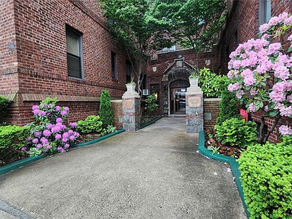 2nd image of 16710 Crocheron Ave APT 2N