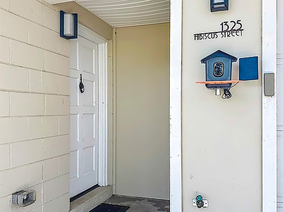 2nd image of 1325 Hibiscus St