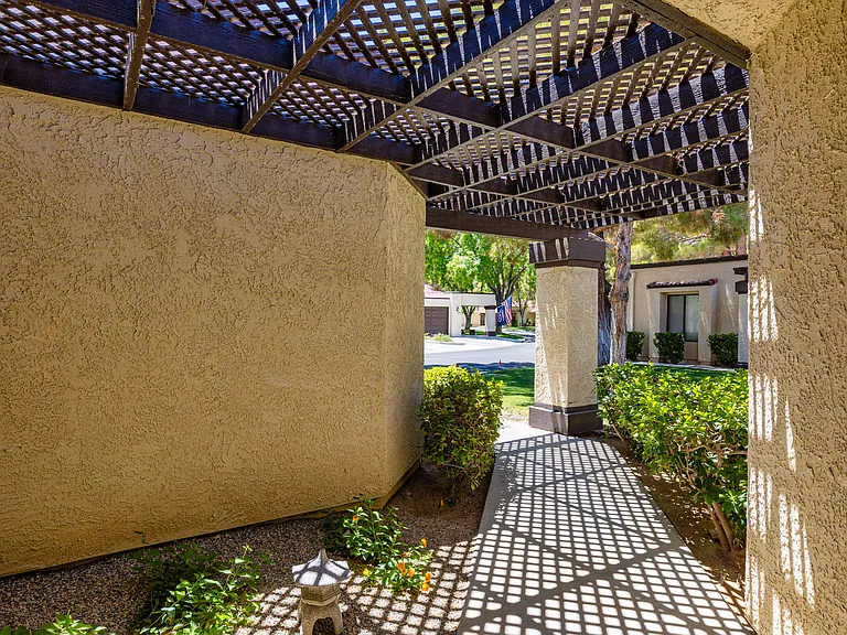 316 Monterey Dr — Photo 4