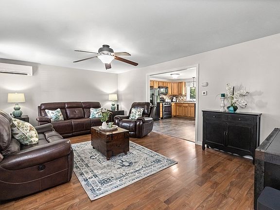 5th image of 253 Hilldale Ave
