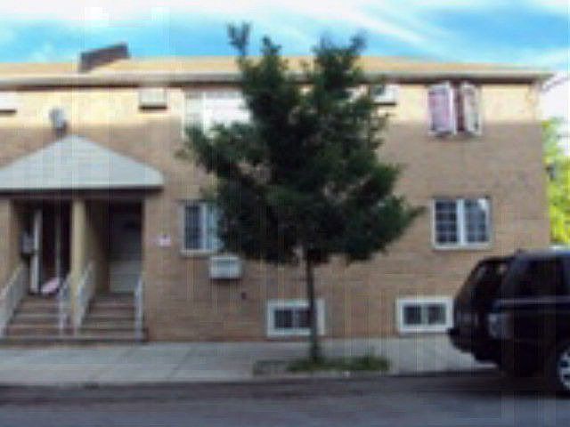 2nd image of 1160 Fox St