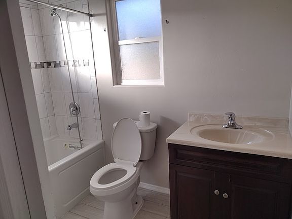 2nd image of 3077 Valle Ave #1