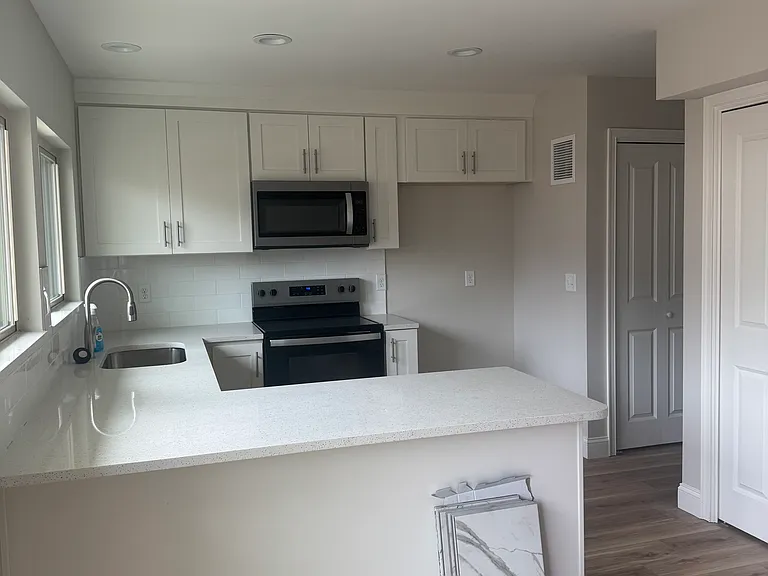 8205 Kensington Sq — Photo 9