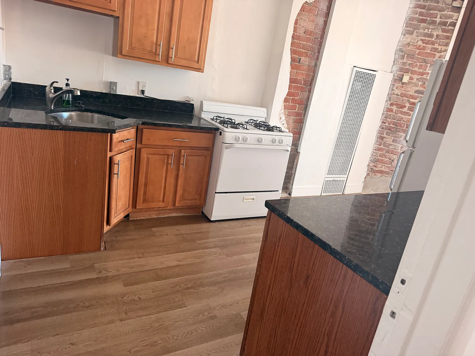 2 bed, 700 sqft, $1,850 — Photo 2