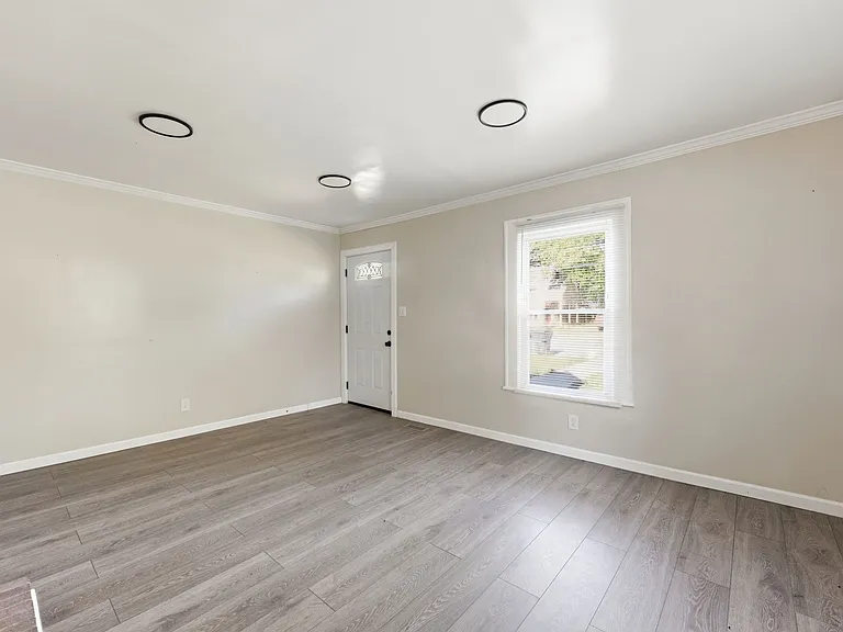 214 Markham St — Photo 5