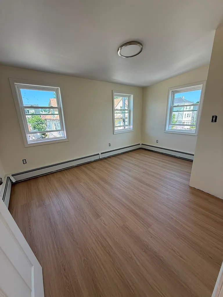 3 bed, $3,500 — Photo 4