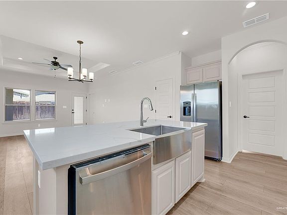 5th image of 601 S Tecate Dr