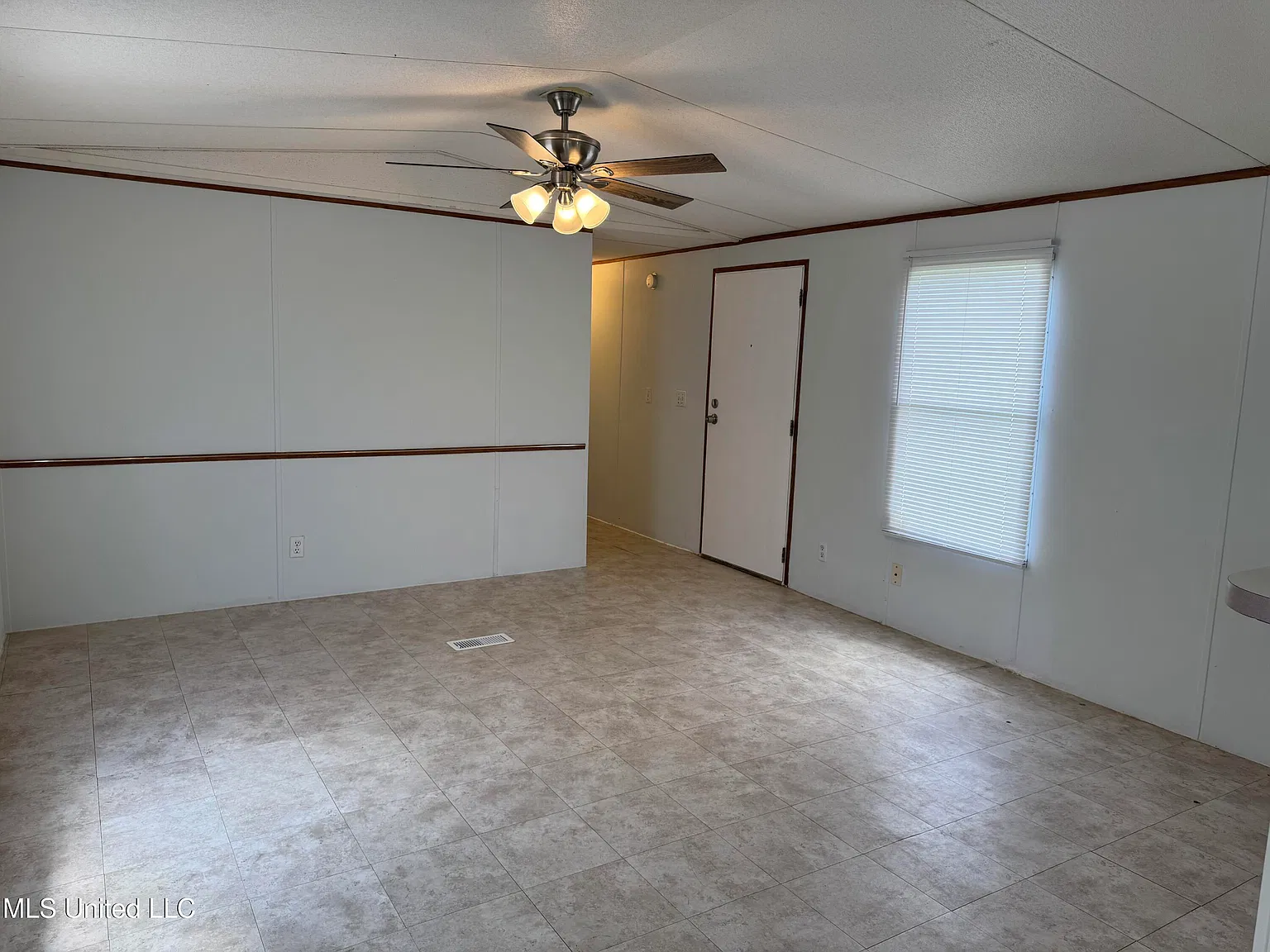 3 bed, 2.0 bath, 980 sqft, $1,195 — Photo 4