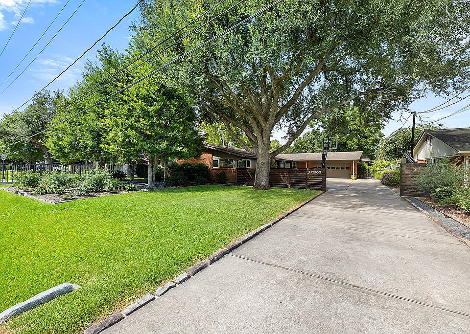 1st image of 702 Oyster Creek Dr