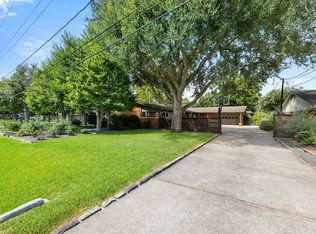 702 Oyster Creek Dr, Sugar Land, TX 77478