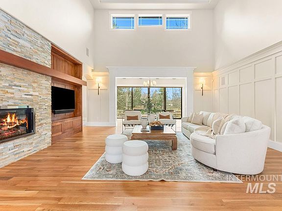 3rd image of 1049 E Riversong Dr