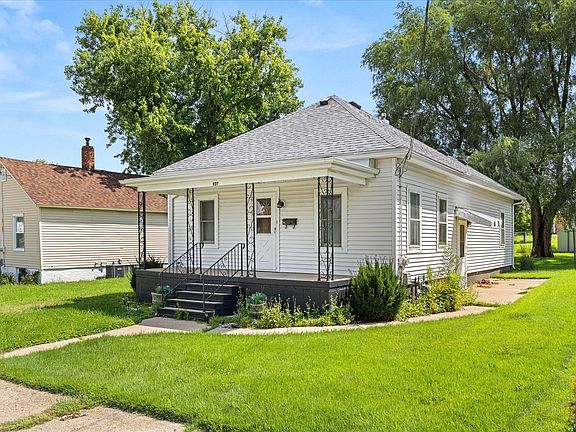 3rd image of 907 Johnson St