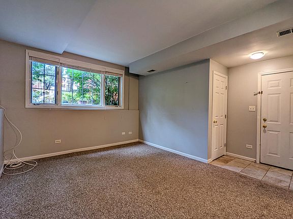 3rd image of 1547 W Walton St #G